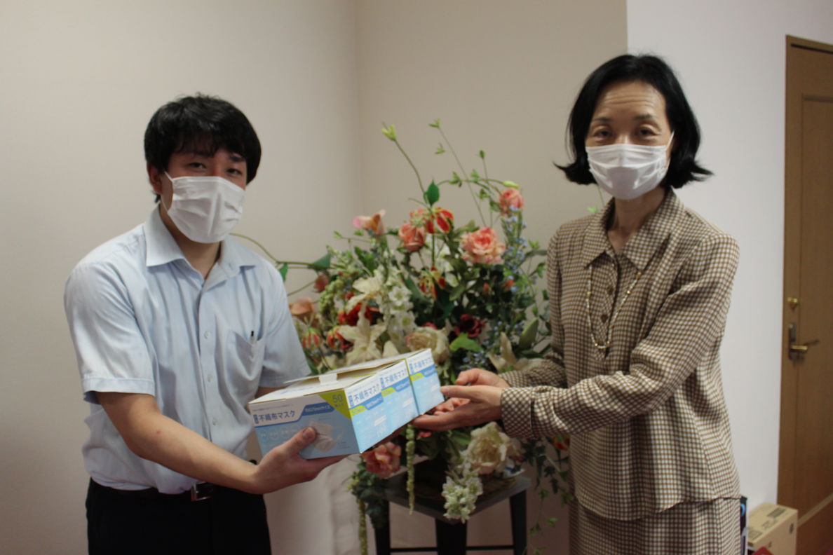 中村先生のご家族様からマスクの寄贈がありました。