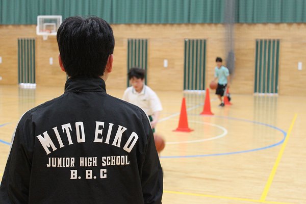 部活動の様子（２）　英宏小の皆さんと一緒に活動しました