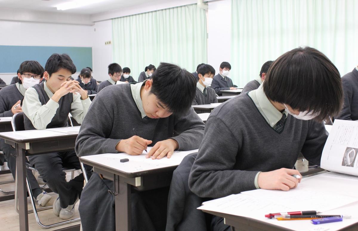 ３年生最後の「校内実力テスト」を実施しました。