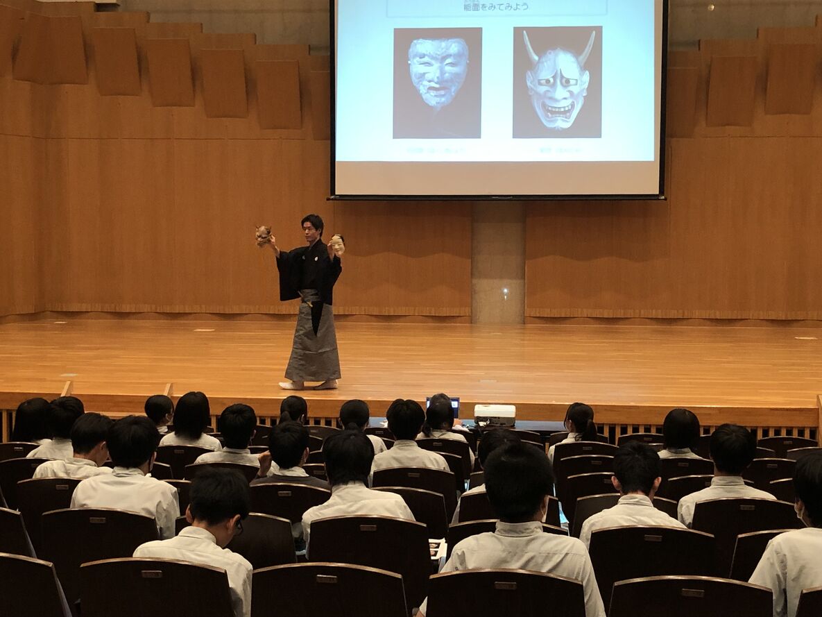 芸術鑑賞会（能・狂言）のワークショップを行いました。