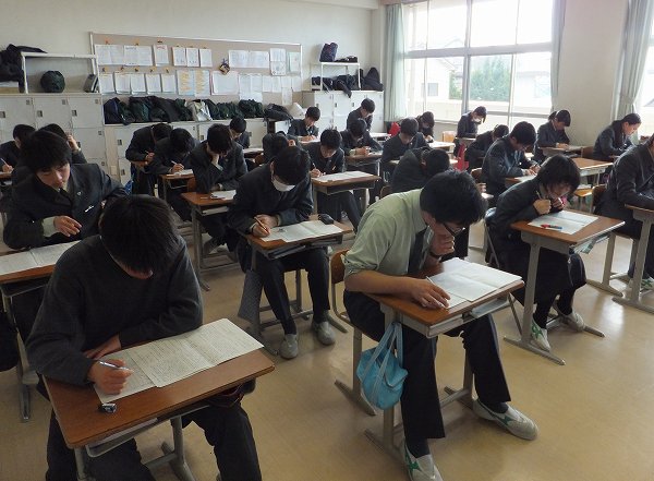 １・２年生　学年末総合テストが行われました！