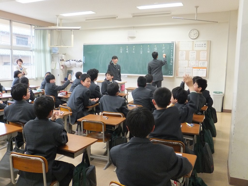 学級委員長や委員会決めを行いました！