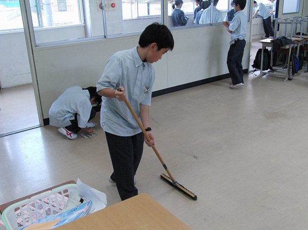 １年生の清掃の様子